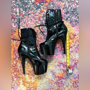 BRAND NEW Pleaser Brand 7” Lace-Up with side zip - Size 9